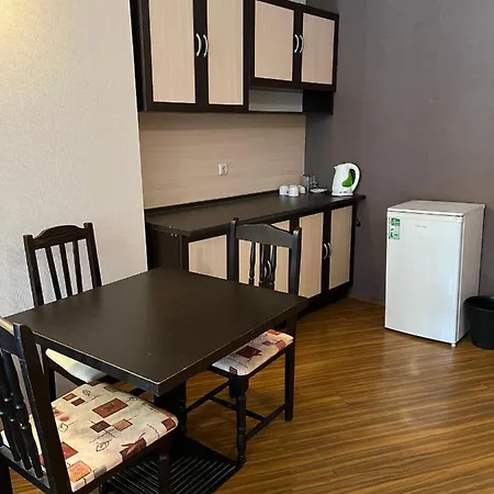 и под наем アパート